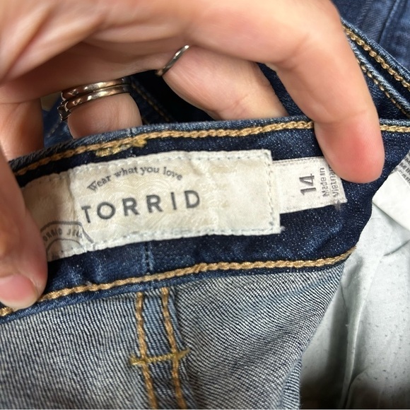 Torrid boyfriend denim jeans - Picture 4 of 7